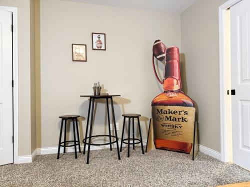 Photo de la galerie de l'établissement Artsy KY Themed Richmond Gem Sleeps 8 Near All, à Richmond