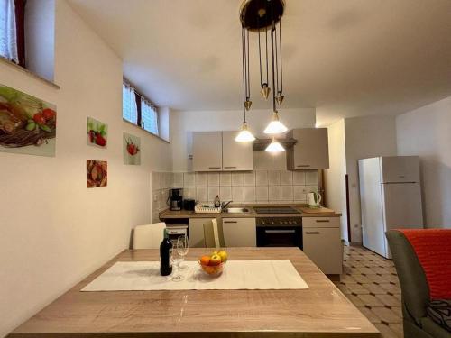 Kuchyňa alebo kuchynka v ubytovaní Apartment Fazana 7284c