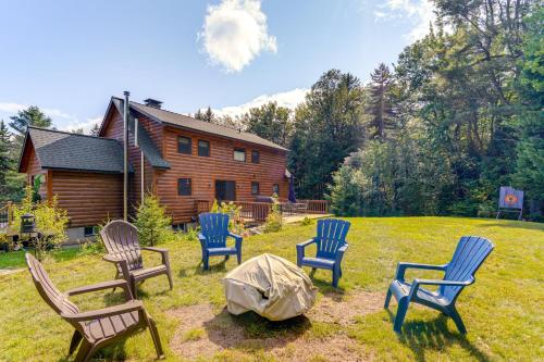 Spacious Wilmington Cabin Walk to Lakeにある庭