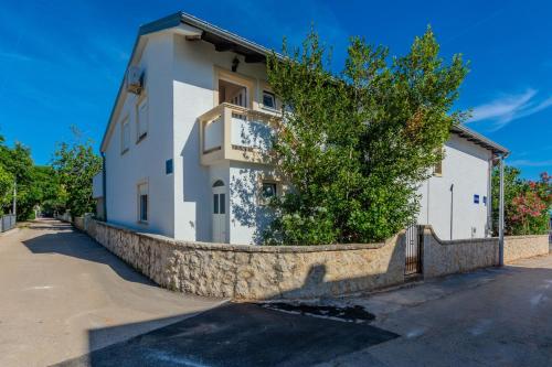 Apartments by the sea Vir - 23519