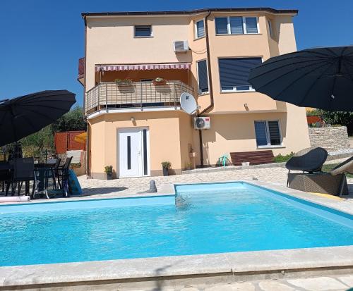 Family-friendly apartments with swimming pool Kastel, Central Istria - Sredisnja Istra - 21309