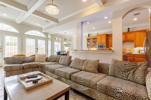 Gallery image of INSPERIT Home at Galleria with heated pool spa in Houston