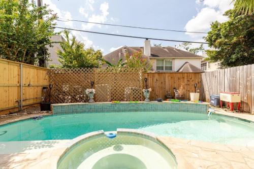 Gallery image of INSPERIT Home at Galleria with heated pool spa in Houston
