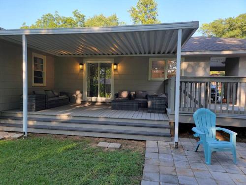 Taman di luar Houndstooth Hideaway 3BR 2BA Home 3mi to UA Campus