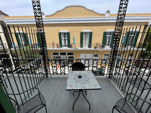 a table and chairs on a balcony of a building at Hotel Villa Convento in New Orleans