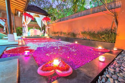 Romantic Private Villas Kuta Baliにある庭