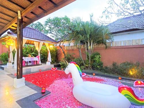 Romantic Private Villas Kuta Baliにある庭
