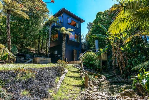 Un jardín fuera de The Treehouse, Oneroa, Waiheke