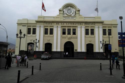 a building with a clock on the front of it at Apartamento en Centro Historico de Lima in Lima