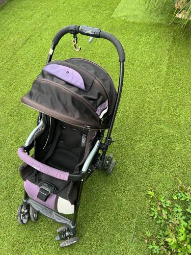a stroller sitting on top of a field of grass at 宿の夜夜 広々一棟貸し駐車場2台 浴室2箇所 大家族グループ旅行に最適 静かな環境 in Omihachiman