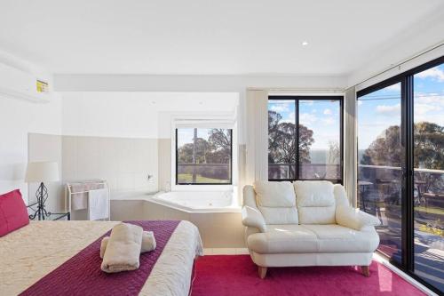 Ruang duduk di Moonlight Bay Accommodation