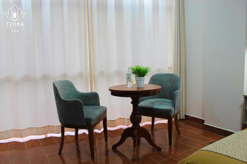 Ruang duduk di Terra Premium Hotel