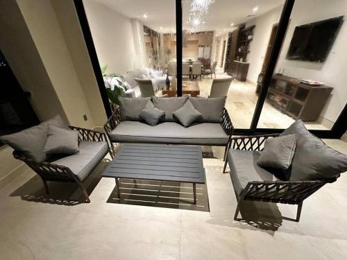 a living room with a couch and two chairs at New and spacious apartment in Velamar in Altamira