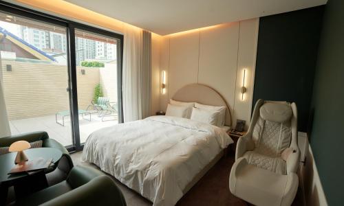 Postel nebo postele na pokoji v ubytování Brown Dot Hotel Gunsan Terminal Branch