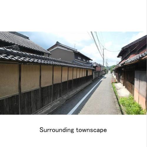 an empty street next to a building at Cochi Stay, for architecture lovers in Nagara