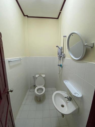 Bilik mandi di Easy Go Hostel