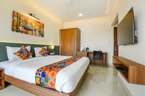 Postel nebo postele na pokoji v ubytování FabHotel Prime Swarnam, Old Goa