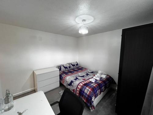 Postel nebo postele na pokoji v ubytování Plaistow comfort stay