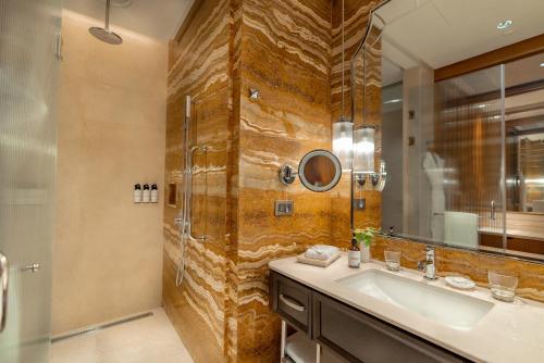 Un baño de ITC Ratnadipa, a Luxury Collection Hotel, Colombo