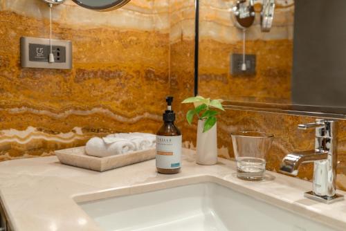 Un baño de ITC Ratnadipa, a Luxury Collection Hotel, Colombo