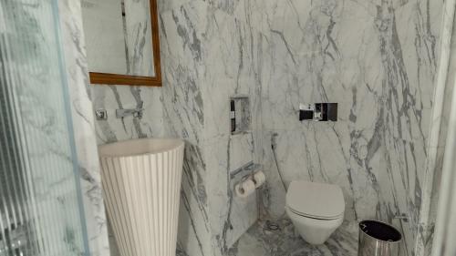 Un baño de ITC Ratnadipa, a Luxury Collection Hotel, Colombo