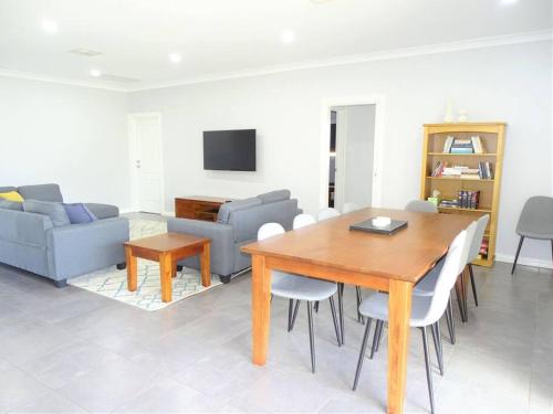 Μια τηλεόραση ή/και κέντρο ψυχαγωγίας στο Avella House