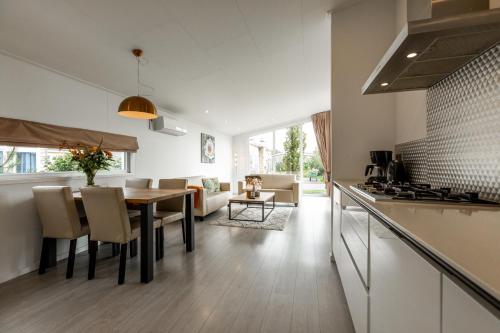 Dapur atau dapur kecil di Resort Mooi Bemelen