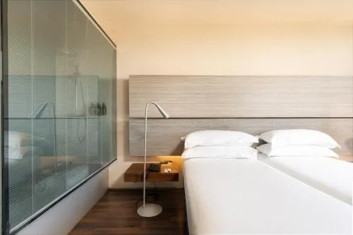 B Hotel photo 8