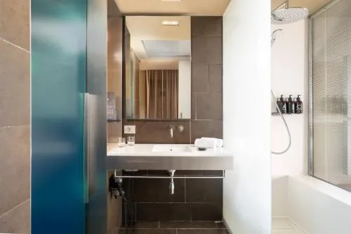 B Hotel photo 11
