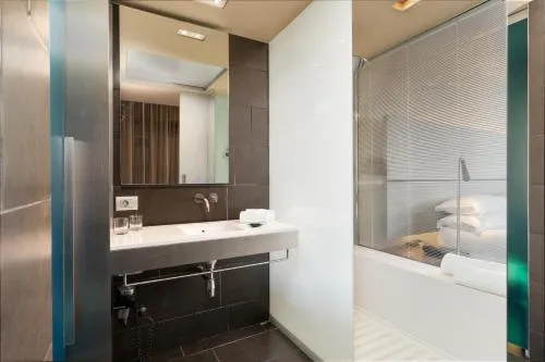 B Hotel photo 10