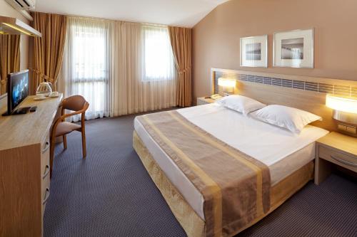 Postel nebo postele na pokoji v ubytování Pam Thermal Hotel Clinic & Spa
