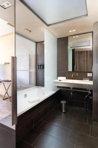 B Hotel photo 19