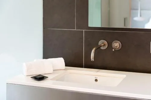 B Hotel photo 28