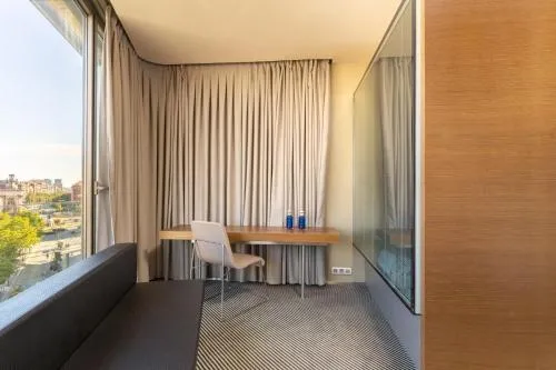 B Hotel photo 26