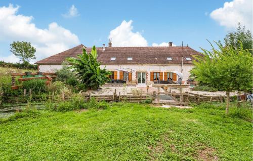 Stunning Home In Montigny-Les-Monts