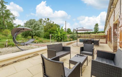 Posezení v ubytování Stunning Home In Montigny-Les-Monts