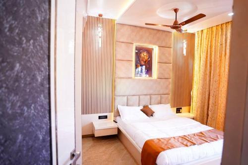 a bedroom with two beds and a ceiling fan at BluStone By The StayCationer in Malavli