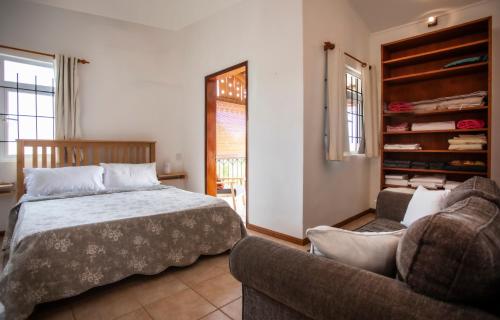 Postel nebo postele na pokoji v ubytování Cosy & Stylish Cottage - Central Tamarin