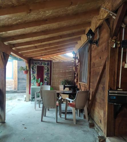 a dining room with a table and chairs at Domaćinstvo Radivojević in Kraljevo