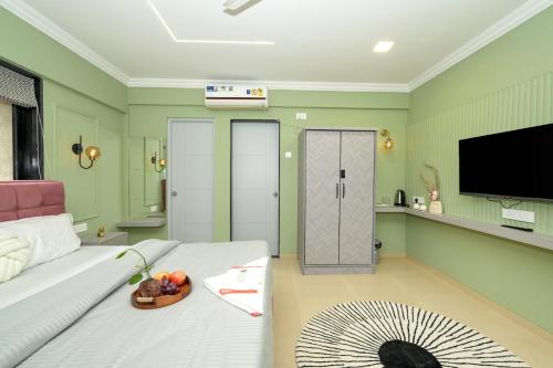 TV a/nebo společenská místnost v ubytování Hotel Miraya Inn - A Boutique Stay