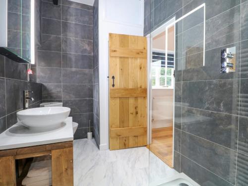 Vannituba majutusasutuses Calvin's Cottage