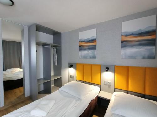 Ένα ή περισσότερα κρεβάτια σε δωμάτιο στο Hotel Pomorski