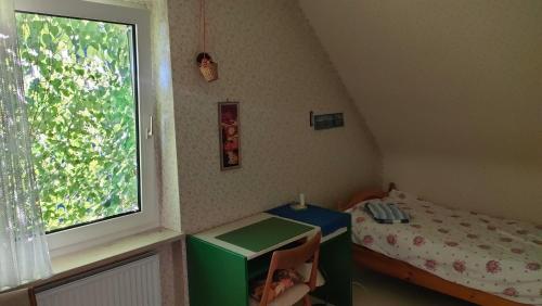 a small bedroom with a bed and a window at Sterne Luxus Heidesonne in Jesteburg
