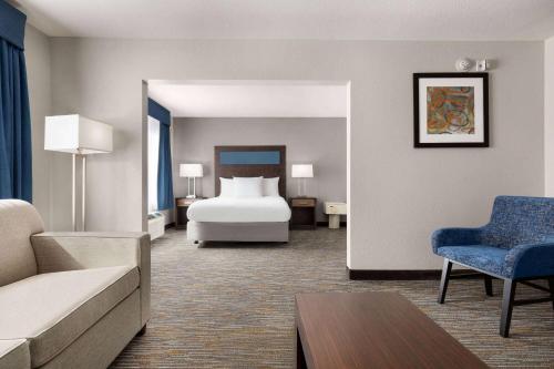 Katil atau katil-katil dalam bilik di Wingate By Wyndham Southport