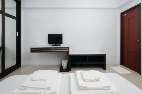 Postel nebo postele na pokoji v ubytování Creston Grand Hotel Suphan Buri