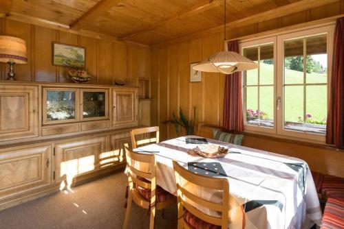 Gstaad Duplex Flat - Amazing Lake Chalet with pond