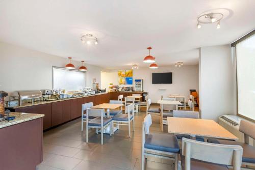 a restaurant with tables and chairs and a counter at Comfort Inn Meridian - Bonita Lakes in Meridian