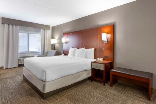 Comfort Inn Edgewater on Hudson River Image