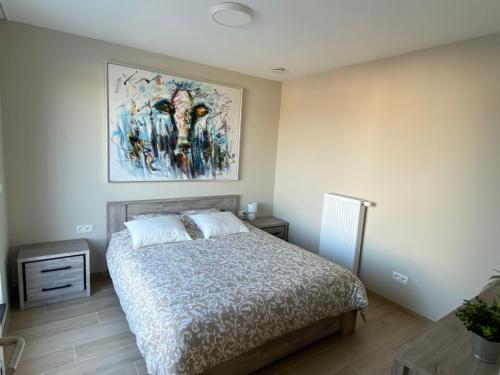 Una cama o camas en una habitación de Residentie Sluispark