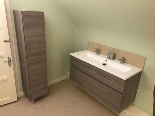 Ένα μπάνιο στο Logement Montret